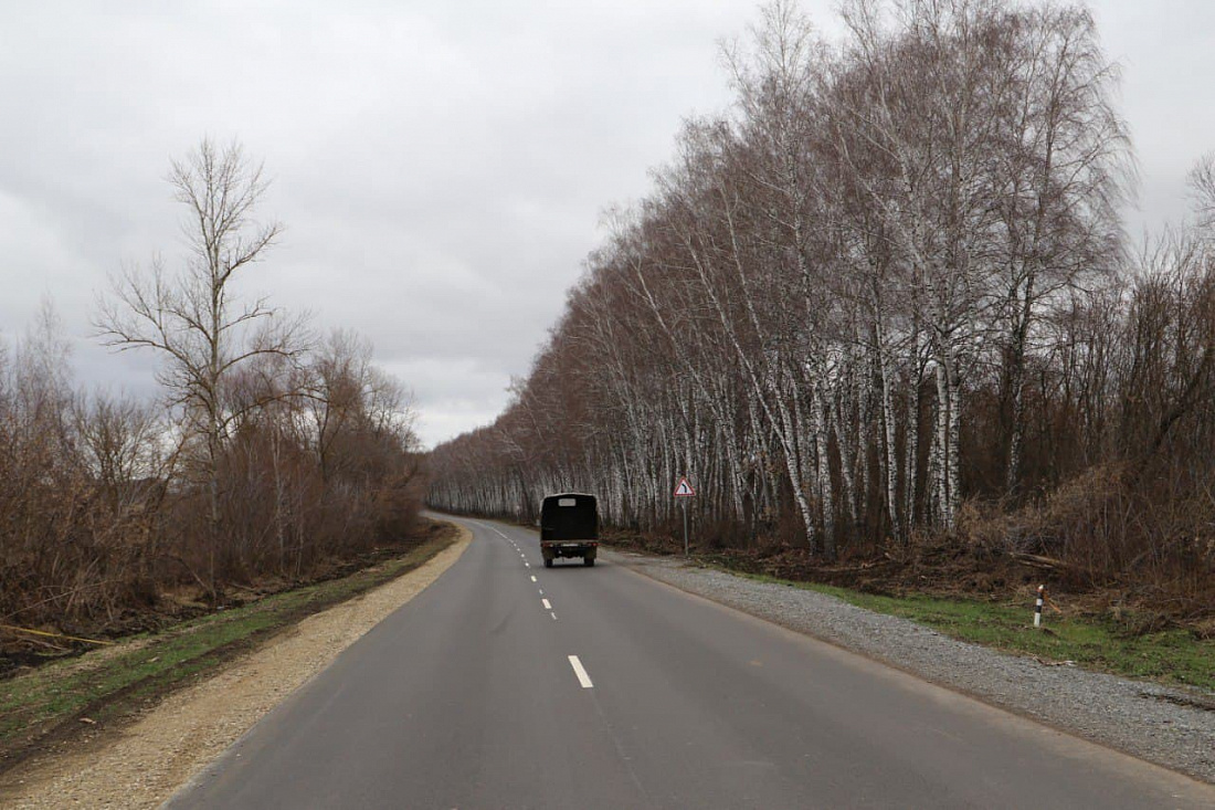 За 3 недели отремонтировали 58 километров дороги. Дорога Курск. Неизвестная дорога Курская область. Курская область 13,6 км дорог за 850 млн.