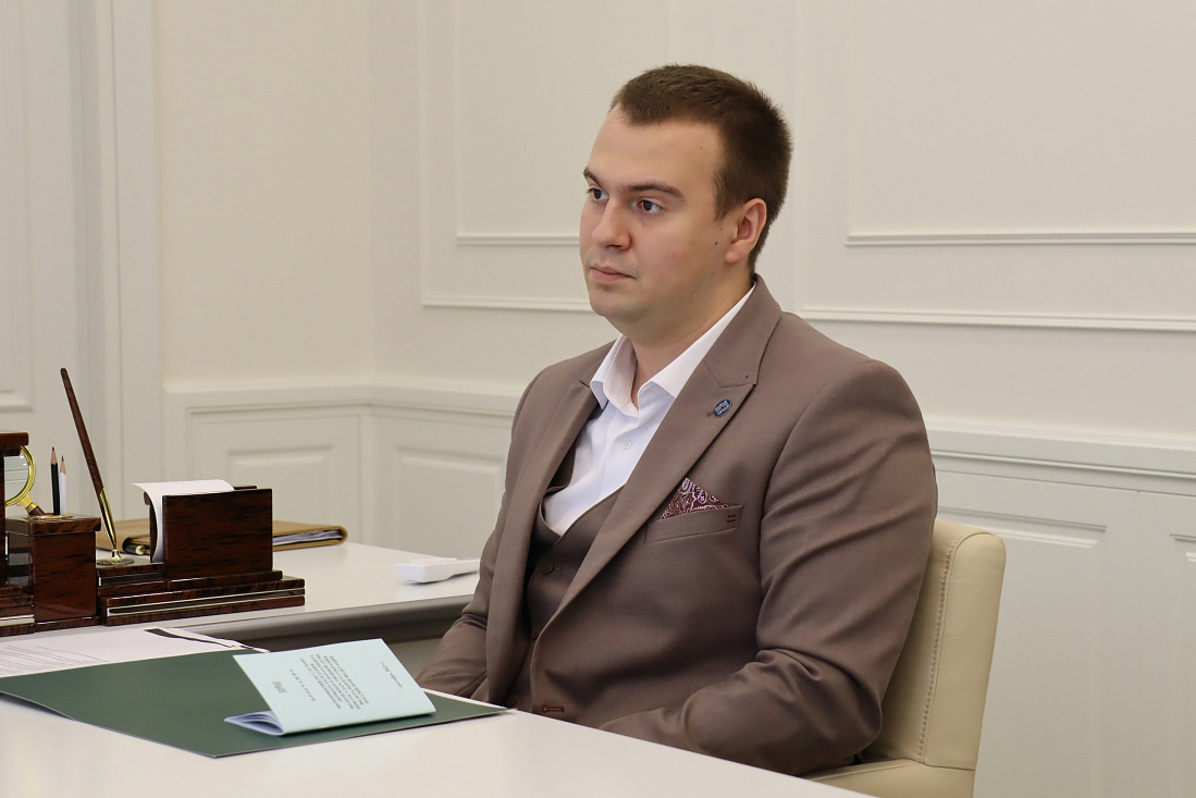 Министр информации и коммуникации