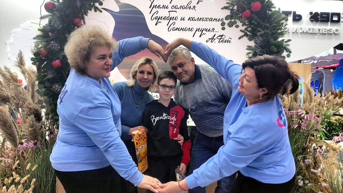 Дети ждут маму с массажа. Дюмин фармэко курск. Помощь ребенку курск. Пропавшие дети 2020 года сегодня. Девочек прут.