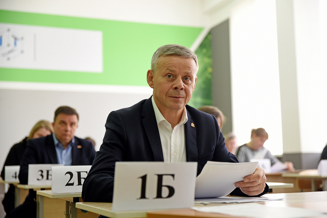 триумфальная арка курск ночью. погода в курске на 10 дней. климат курска. в курске на 3 дня. погода коурак.