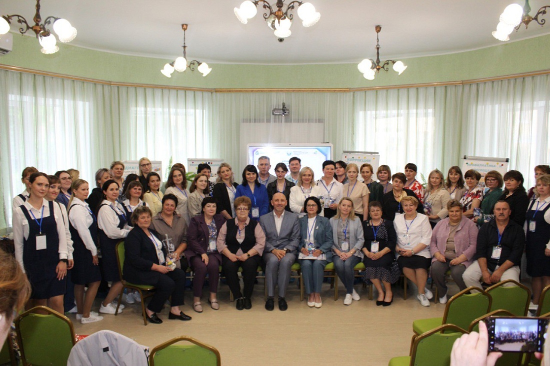 Областной дворец молодежи курск. Форум молодых педагогов. Куряне форум. Волонтерские организации курска. Директор года.